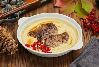 Оленина в сырно-сливочном соусе